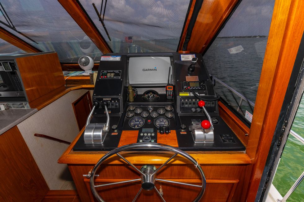 1990 Ocean Yachts Cockpit Motor Yacht
